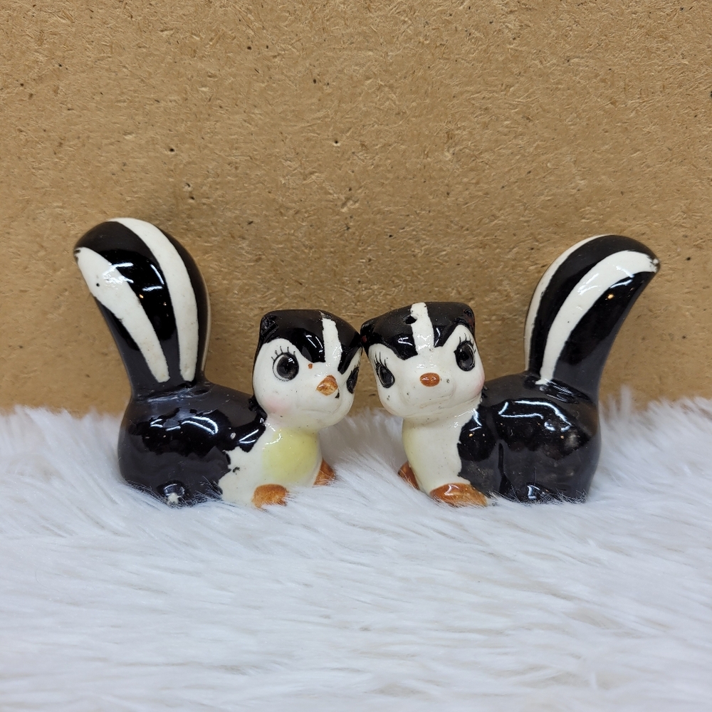 Vintage Skunk Salt & Pepper Shaker Set